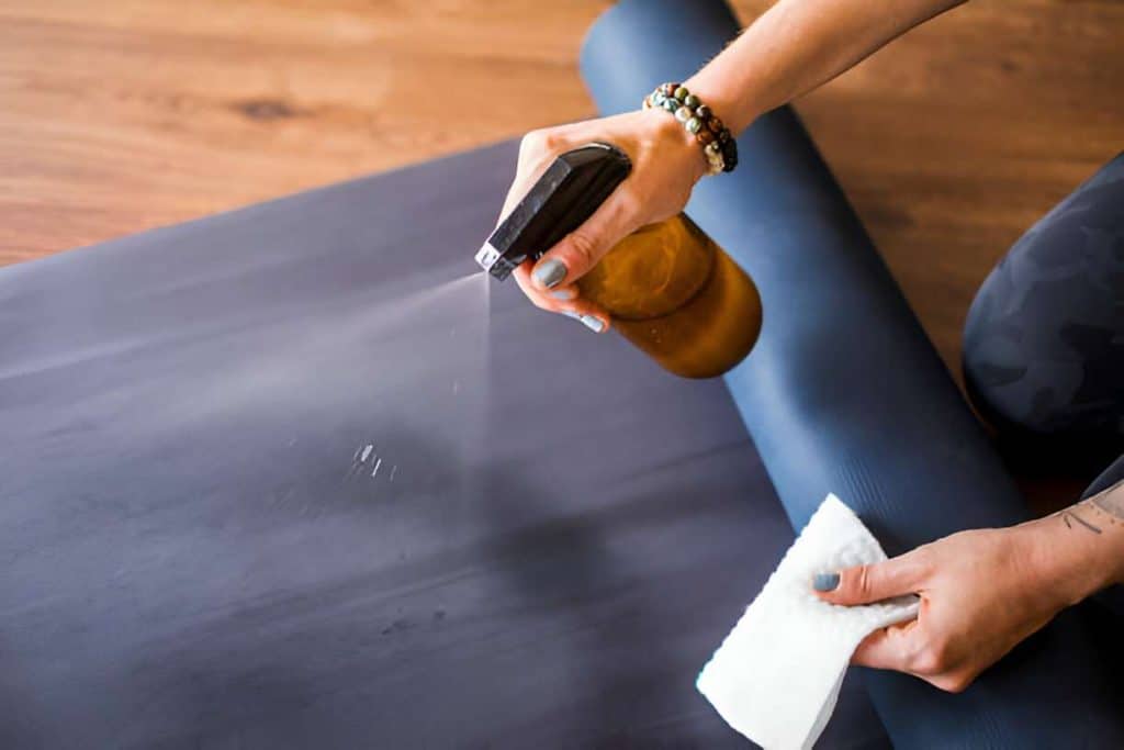 how to clean your yoga mat hygiene tips 1024x683 1